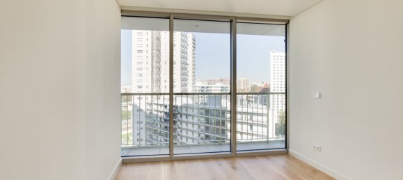 3 bedrooms Apartment in Lisbon, Portugal No. 101973 8