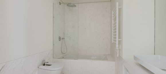 3 bedrooms Apartment in Lisbon, Portugal No. 101973 11