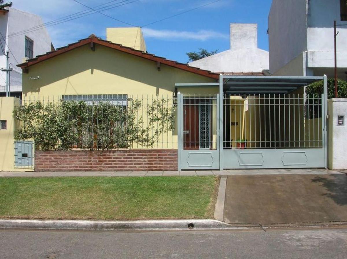 3 bedrooms House in San Miguel, Argentina No. 56679