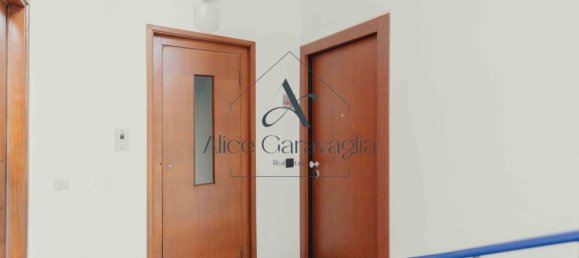 2 bedrooms Apartment in Varese, Italy No. 1646 3