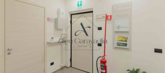 2 bedrooms Apartment in Varese, Italy No. 1646 4