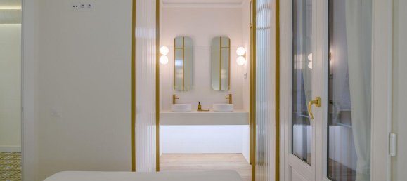 2 bedrooms House in Ciutat Vella, Spain No. 161681 2