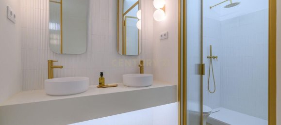 2 bedrooms House in Ciutat Vella, Spain No. 161681 3