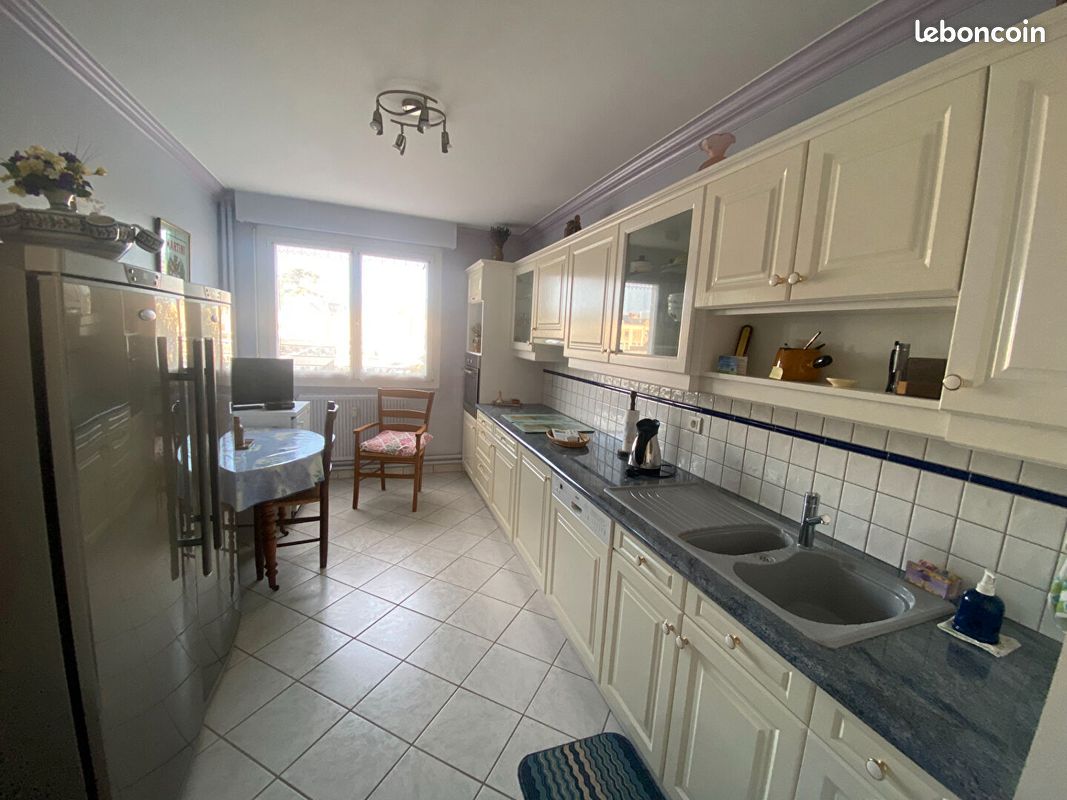 Apartamento de 3 dormitorios en Chateauroux, France No. 91935