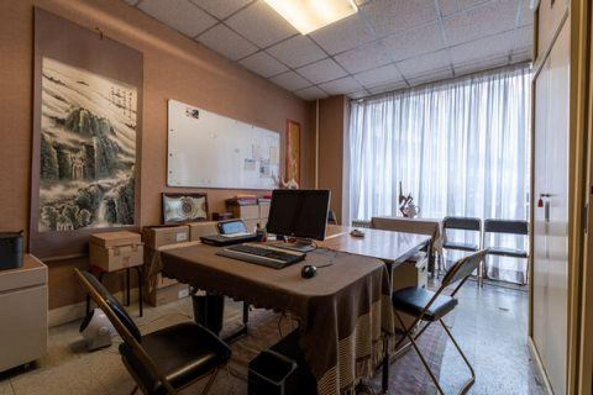 105m² Office in Paris, France No. 19143