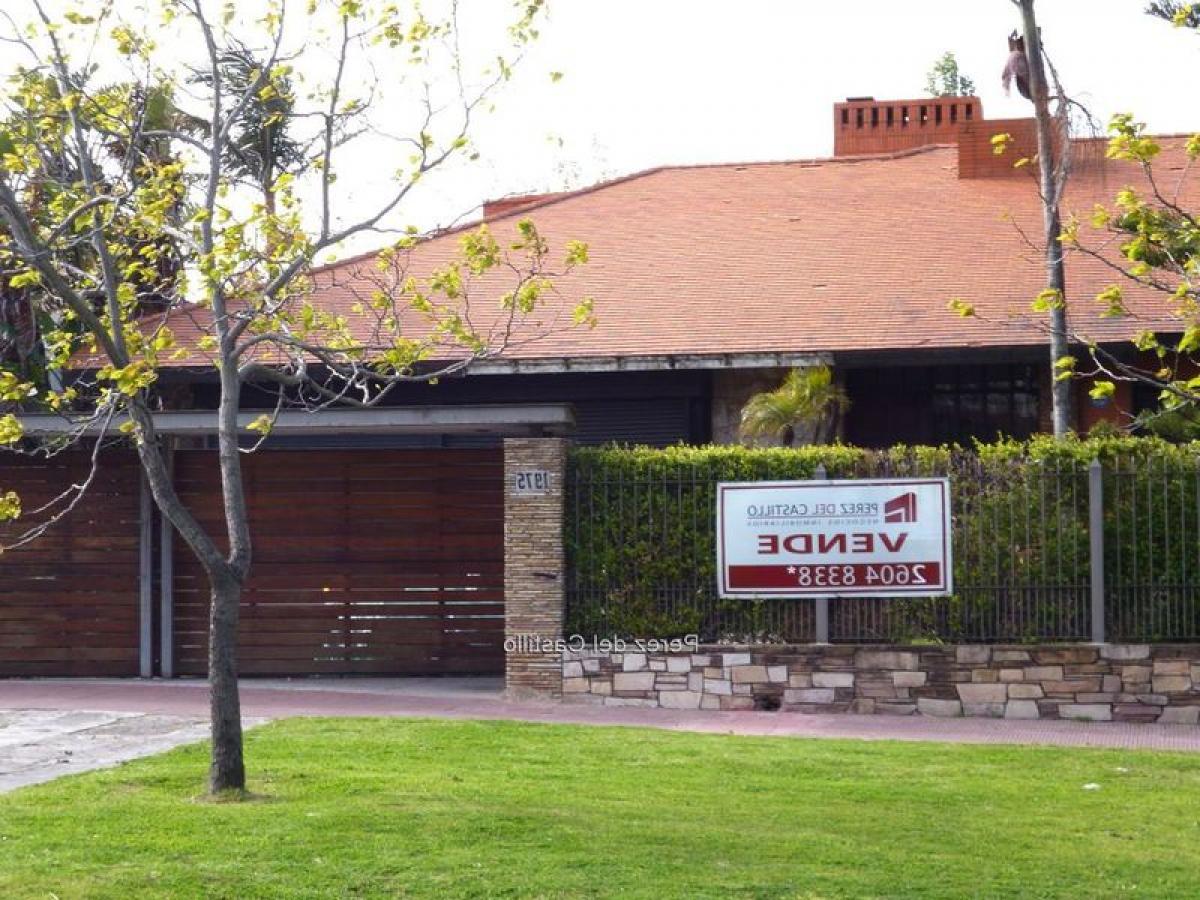 4 bedrooms House in Montevideo, Uruguay No. 5269