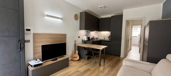 2 bedrooms Apartment in Milan, Italy No. 364965 3