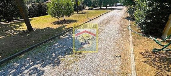 8 rooms House in Cascina, Italy No. 47966 3