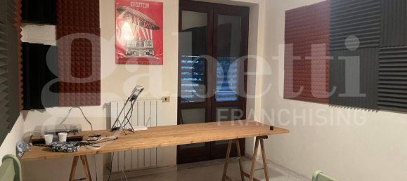 Villa de 4 dormitorios en Mercogliano, Italy No. 159228 5