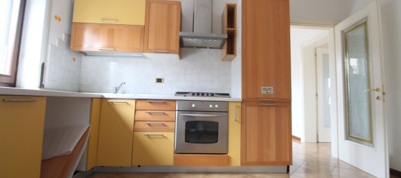 4 Schlafzimmer Wohnung in Arzignano, Italy, Nr. 328330 3