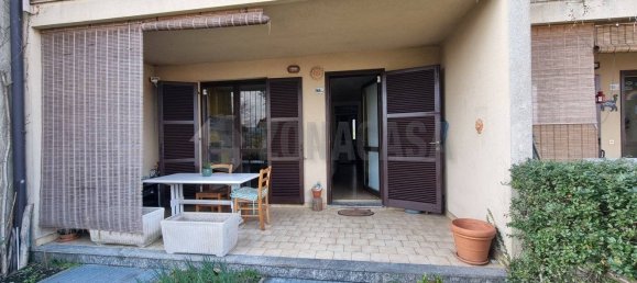 3 bedrooms House in Vergiate, Italy No. 163433 2