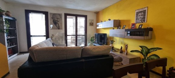 3 bedrooms House in Vergiate, Italy No. 163433 9