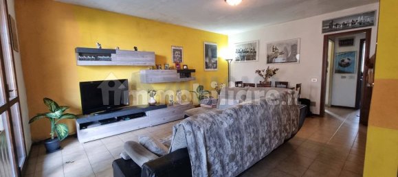 3 bedrooms House in Vergiate, Italy No. 163433 6