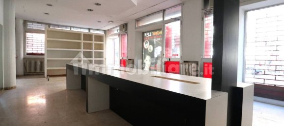 2 rooms Commercial property in Bologna, Italy No. 194839 4