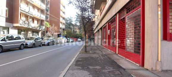 2 rooms Commercial property in Bologna, Italy No. 194839 3