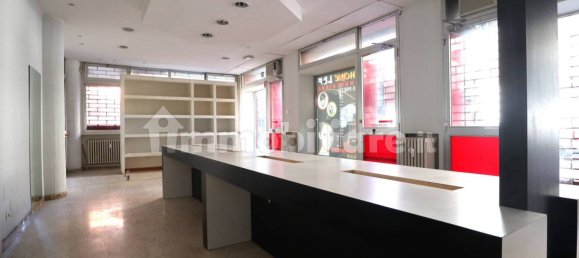 2 rooms Commercial property in Bologna, Italy No. 194839 2