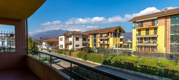 4 rooms Apartment in Ivrea, Italy No. 1811 3