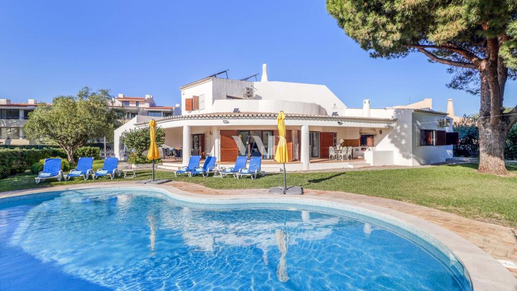 5 bedrooms Villa in Quarteira, Portugal No. 134116