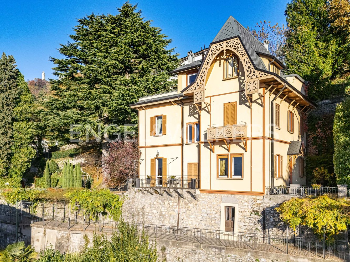 Вилла с 7 спальнями в Брунате, Италия № 132741