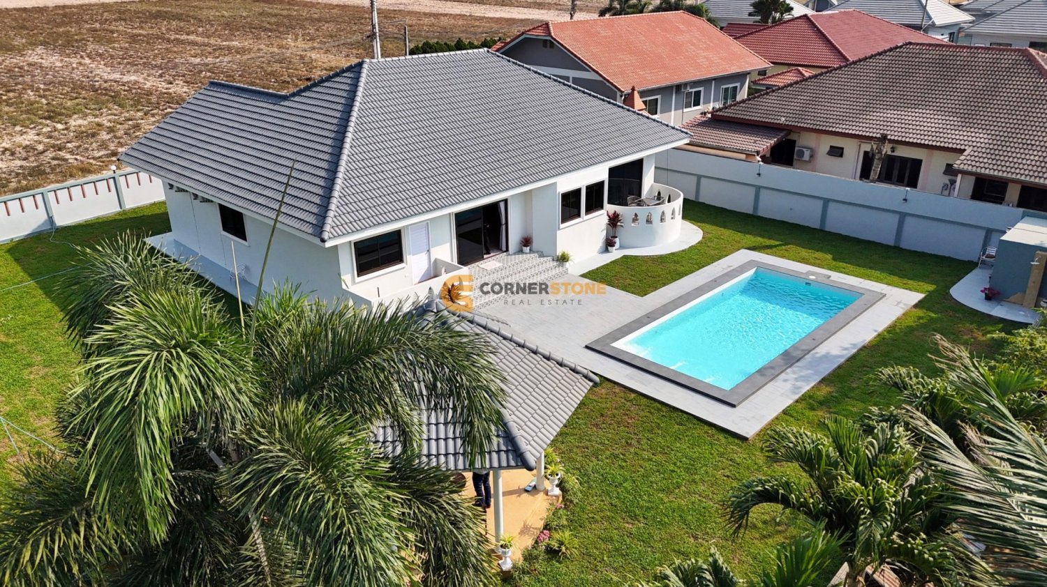 Maison à Bang Sare, Thailand 304m² No. 26686