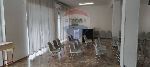 Коммерческая недвижимость с 3 спальнями в Кальтаджироне, Италия № 86150 22