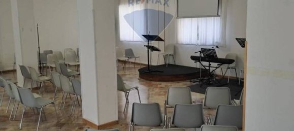 Коммерческая недвижимость с 3 спальнями в Кальтаджироне, Италия № 86150 9