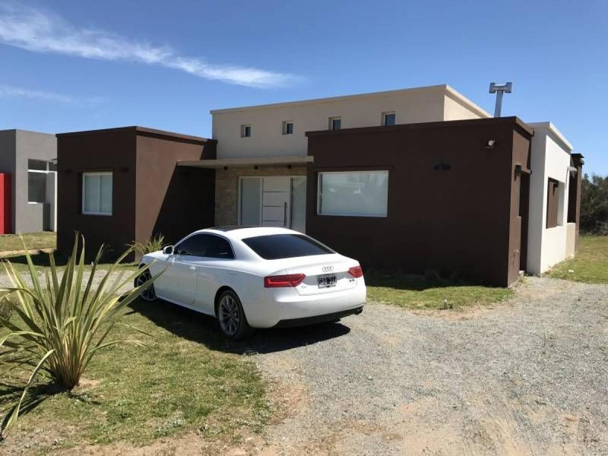 Casa de 4 dormitorios en Mar del Plata, Argentina No. 86803
