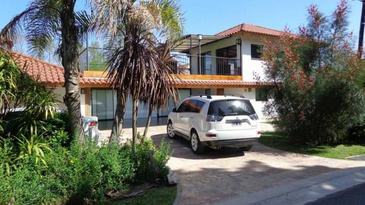 4 bedrooms House in Pilar, Argentina No. 70312