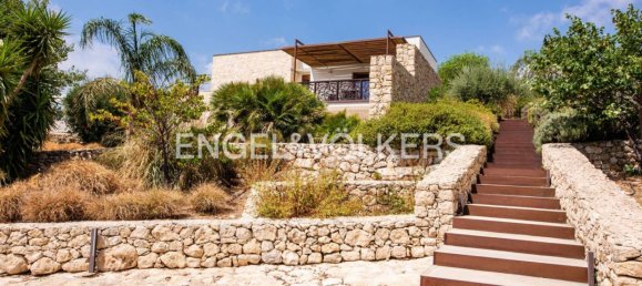 3 bedrooms Villa in Avola, Italy No. 92418 3