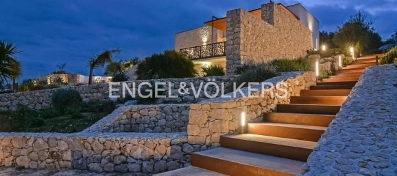 3 bedrooms Villa in Avola, Italy No. 92418 4