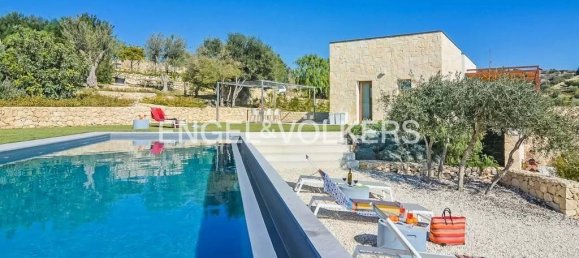 3 bedrooms Villa in Avola, Italy No. 92418 2