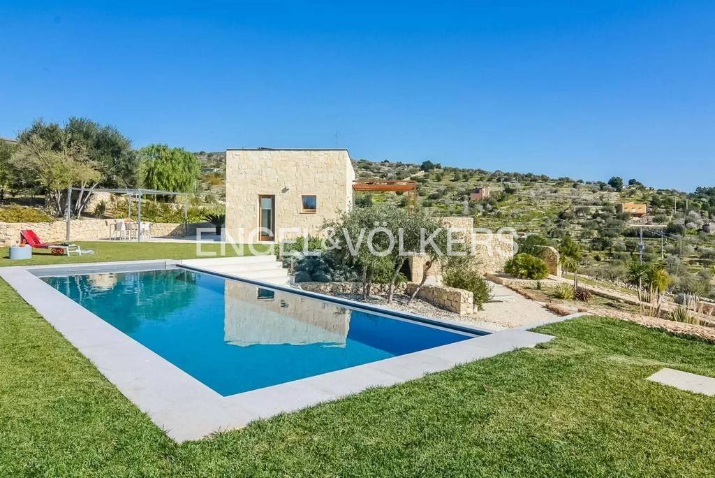 3 bedrooms Villa in Avola, Italy No. 92418