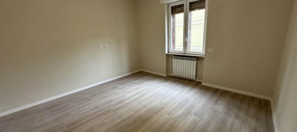 3 rooms Apartment in Piacenza, Italy No. 32105 4