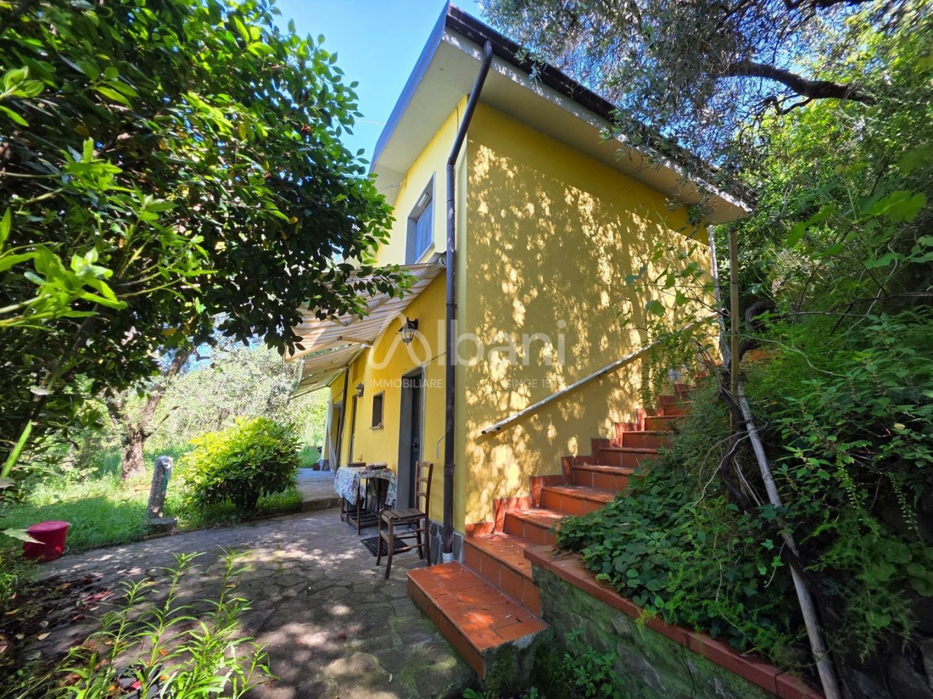 Casa de 4 habitaciónes en Follo, Italy No. 299866