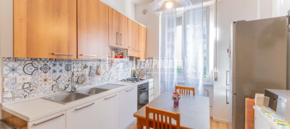 3 rooms Apartment in Milan, Italy No. 274442 8