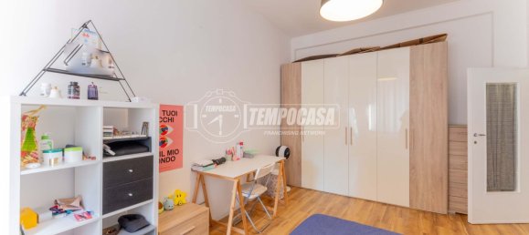 3 rooms Apartment in Milan, Italy No. 274442 3