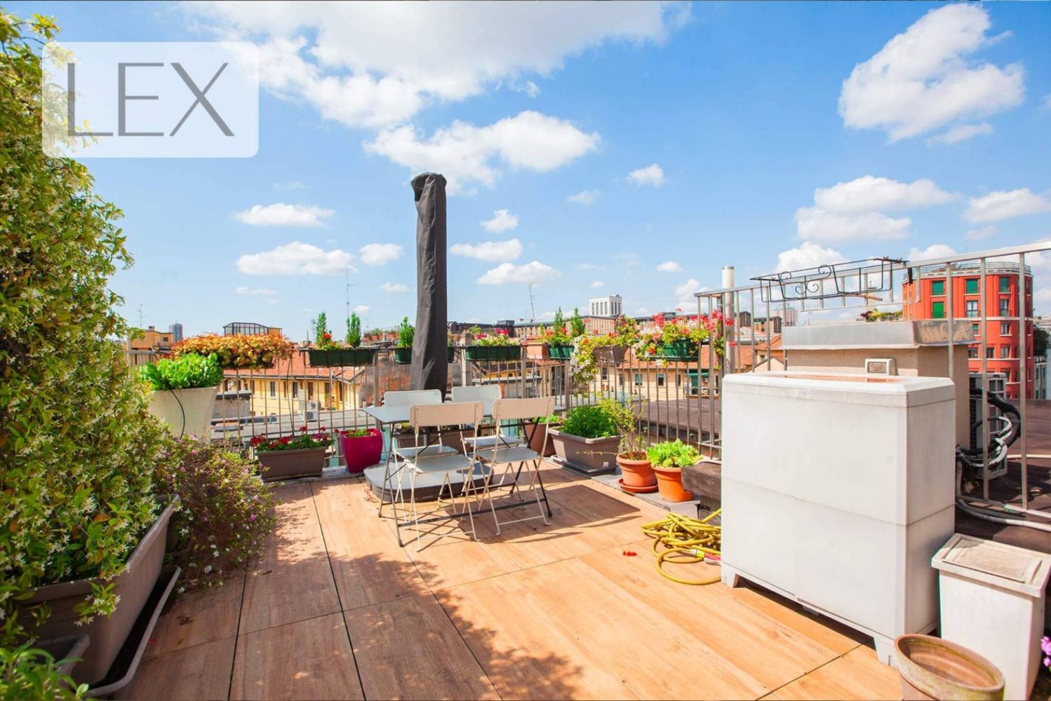 Пентхаус с 2 спальнями в Милан, Италия № 392808