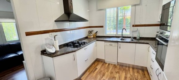 3 bedrooms House in Torrellano, Spain No. 185203 10