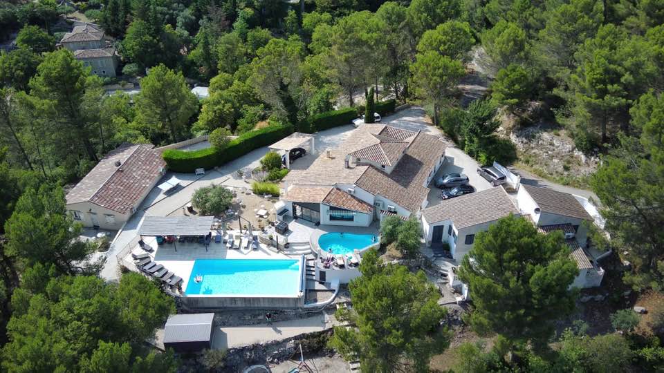 13 bedrooms Castles in Fontaine-de-Vaucluse, France No. 326526