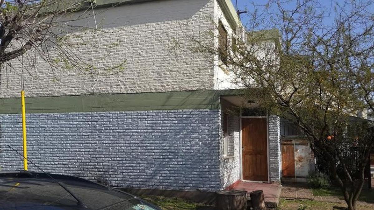 3 bedrooms House in Moron, Argentina No. 101197