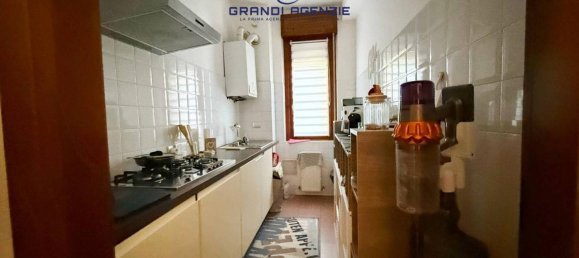 3 rooms Apartment in Parma, Italy No. 33485 2