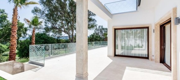 5 bedrooms Villa in Marbella, Spain No. 114059 10