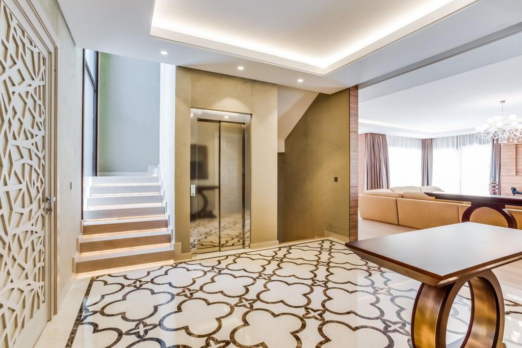 5 bedrooms Villa in Marbella, Spain No. 114059