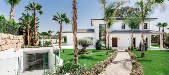 5 bedrooms Villa in Marbella, Spain No. 114059 9