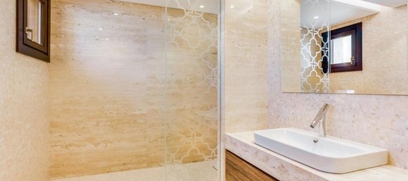 5 bedrooms Villa in Marbella, Spain No. 114059 15