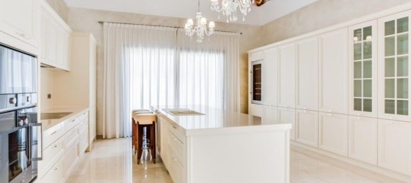 5 bedrooms Villa in Marbella, Spain No. 114059 27