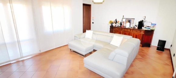 4 rooms House in Colorno, Italy No. 39333 3