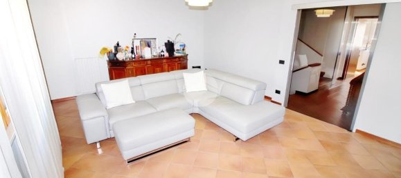 4 rooms House in Colorno, Italy No. 39333 4