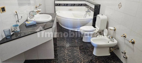 Дом с 4 спальнями в Энна, Италия № 351573 11