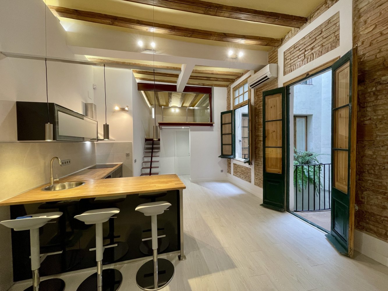 1 bedroom Apartment in Ciutat Vella, Spain No. 191538